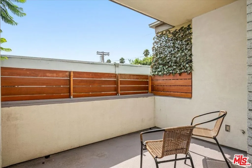 1807 Camden Avenue 4, Los Angeles, California 90025 home-pic-19